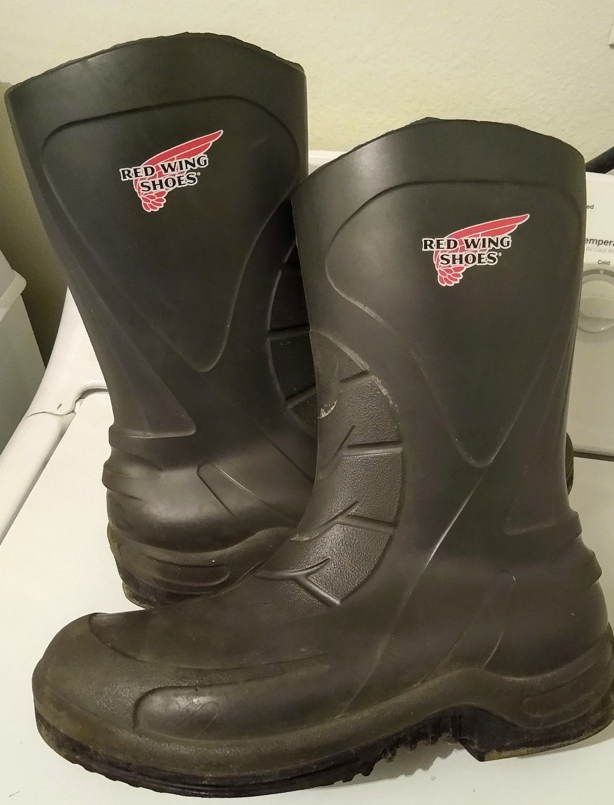 RED WING RUBBER BOOTS 59001 ASTM F 2413-11 SIZE  10.5