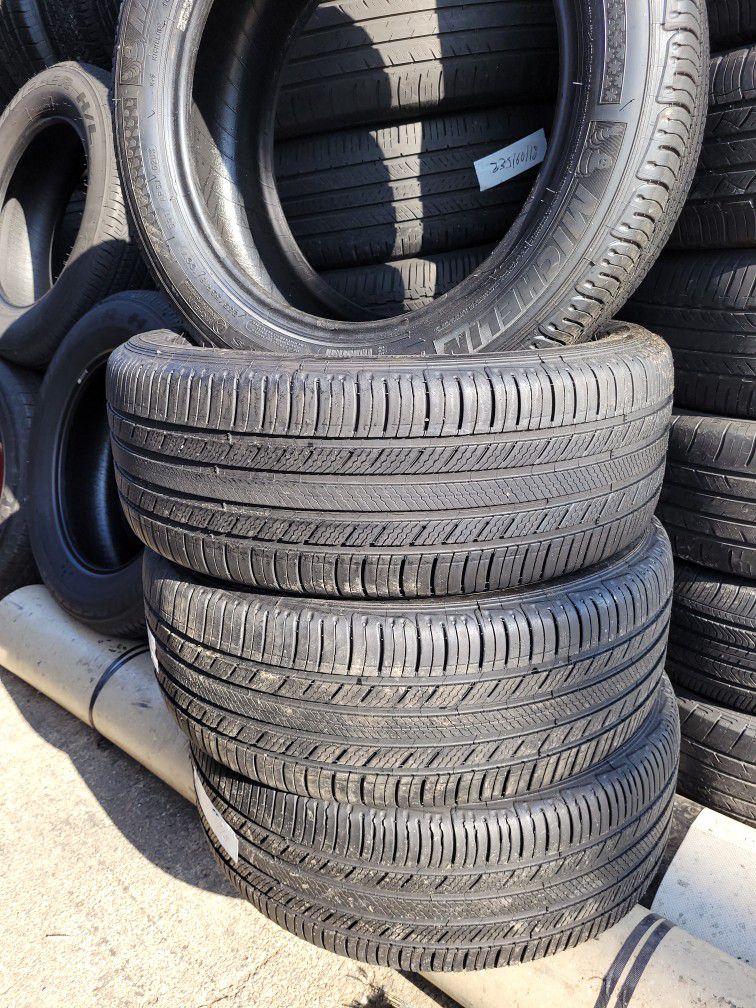 Set Of Four Michelin Tires Almost New 235/55r18