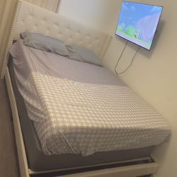 Queen Size And Full Size Bed 