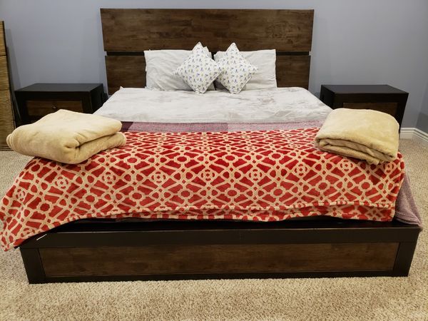 Ashley furniture king bed for Sale in Chicago, IL - OfferUp
