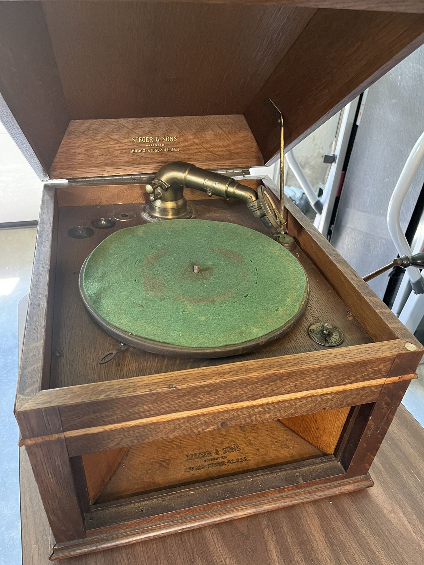 Steger & Sons Phonograph 