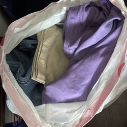 7 large bags of men's clothing size S, M, XL, 2XL, jackets, 15 jeans, sweatshirts, pants, 10$ bag