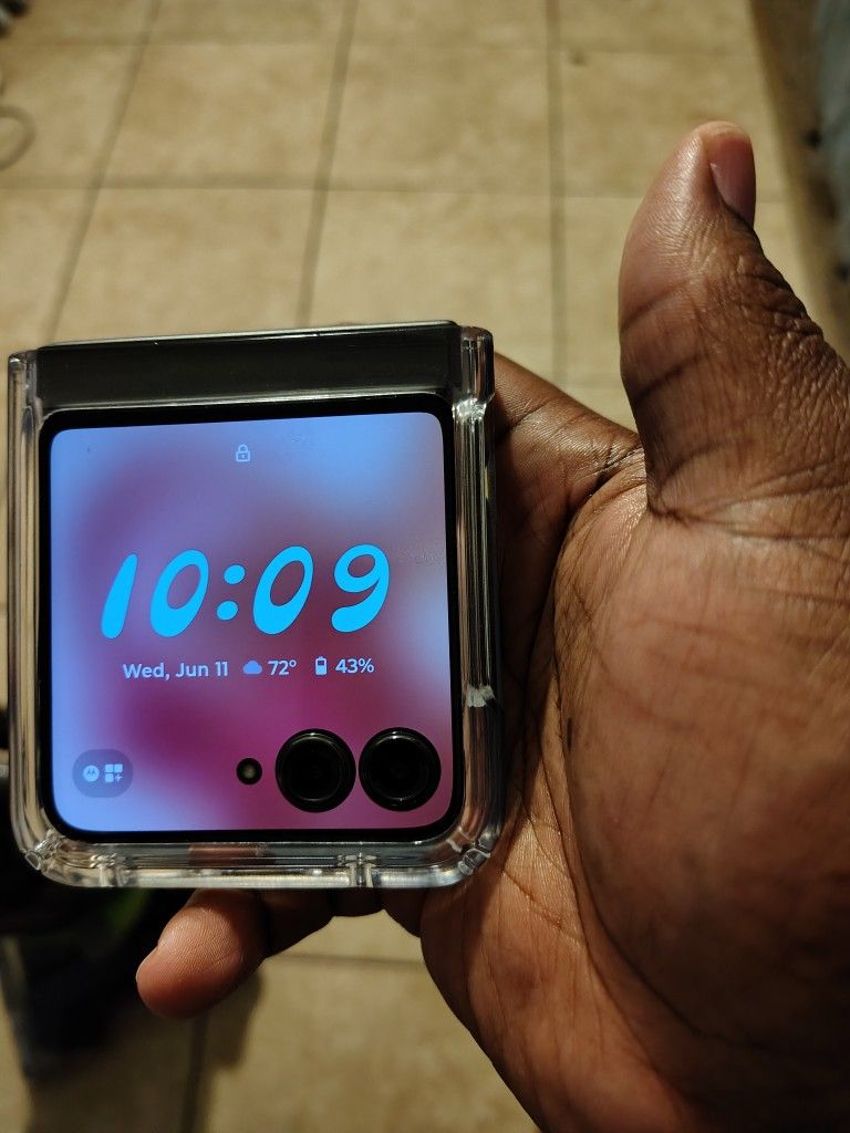 Metro By T-Mobile Motorola Razr 2024