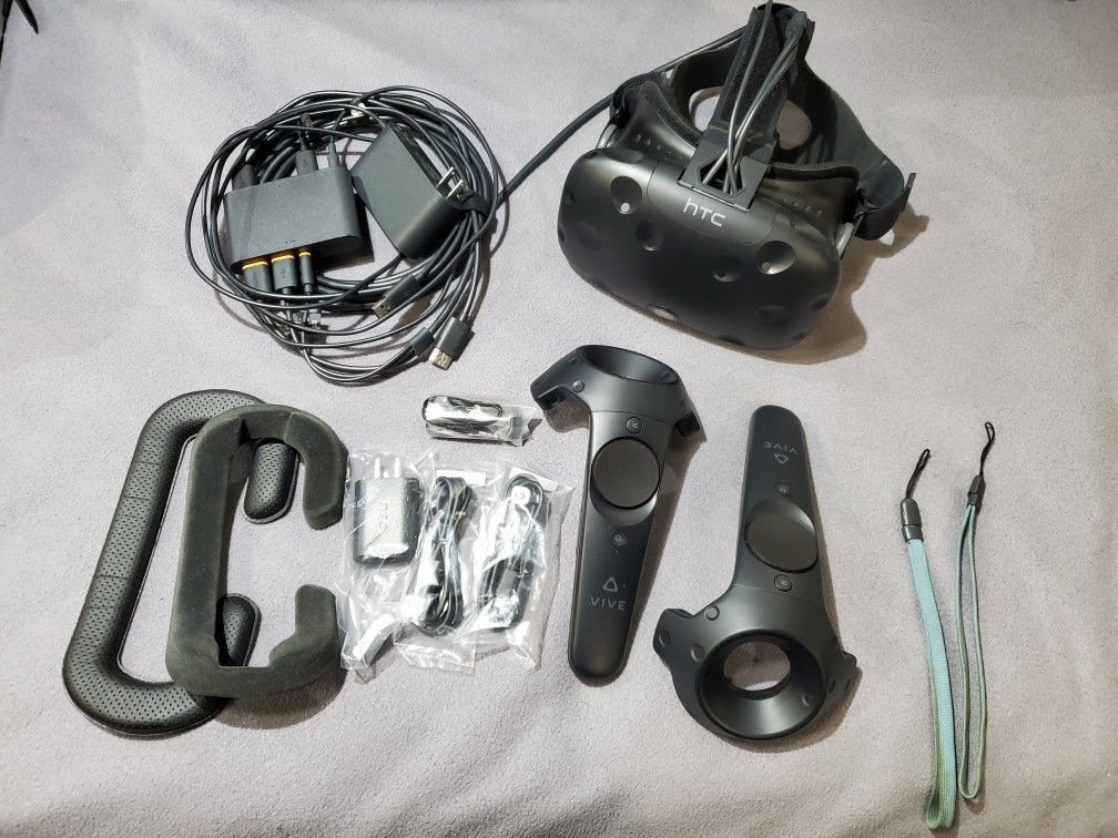 HTC VIVE Headset+ Controllers
