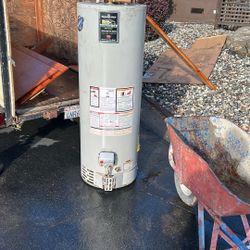 40 Gallon Water Heater Works Good 10 Years Old Change For Hot Water On Demand