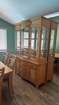 Tommy Bahamas dining table & hutch