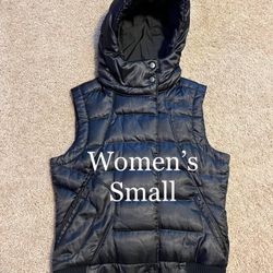 NORTH FACE / Hooded 550 Down “BLACK-OUT” Puffy Vest Coat Jacket / Women’s Small (S) / Retails $200 +Tax / Like New w/o Tags!! / Black-Out