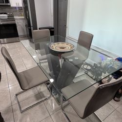 Dining Room Table Seats 4