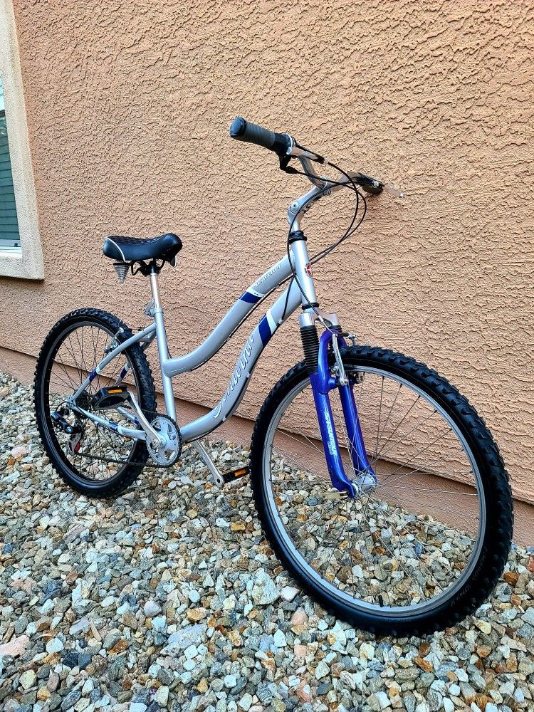 Schwinn Searcher Bike Bicycle Cruiser Mountain bike