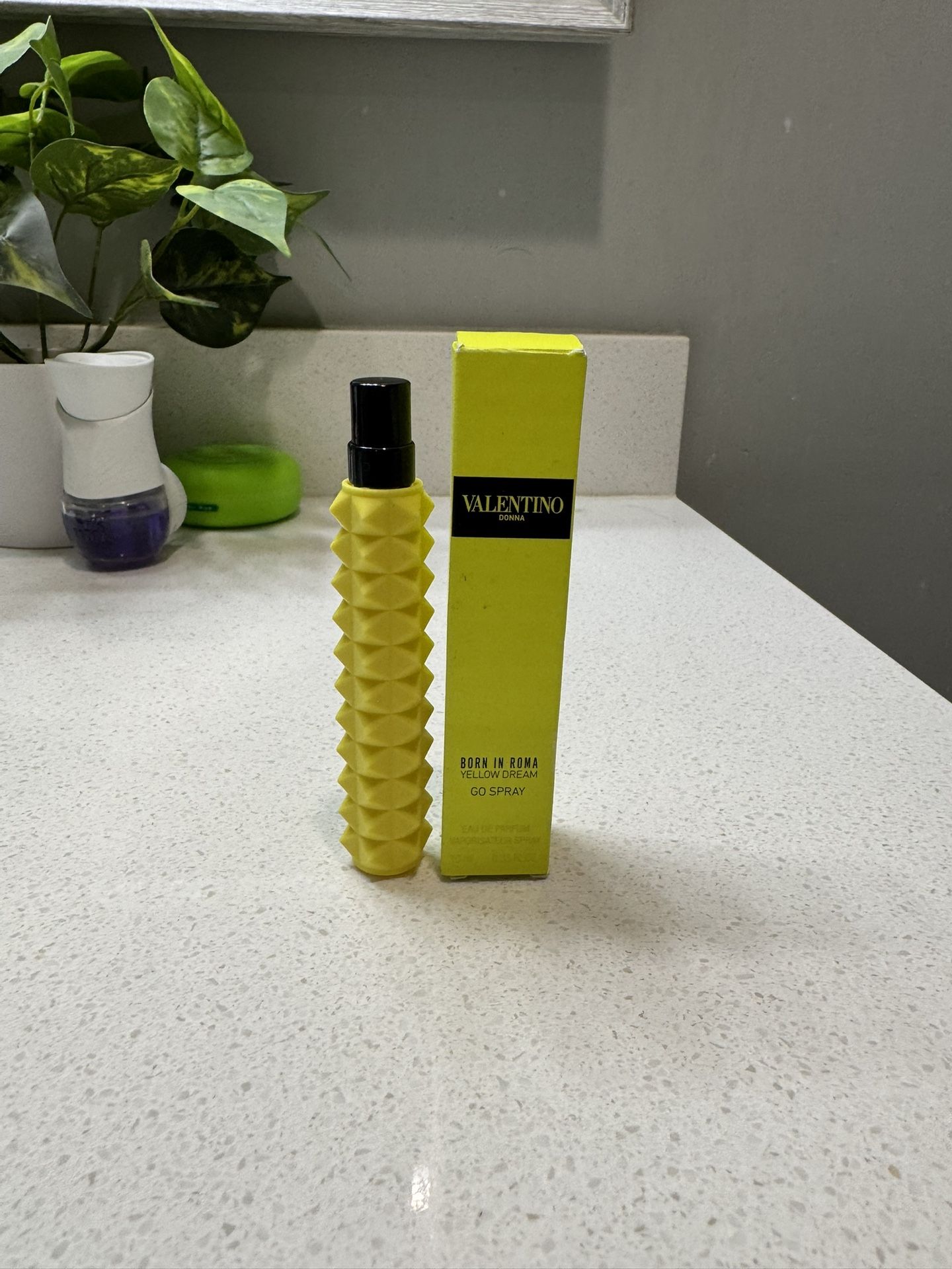 Valentino Donna Born In Roma Yellow Dream Womens Travel Size