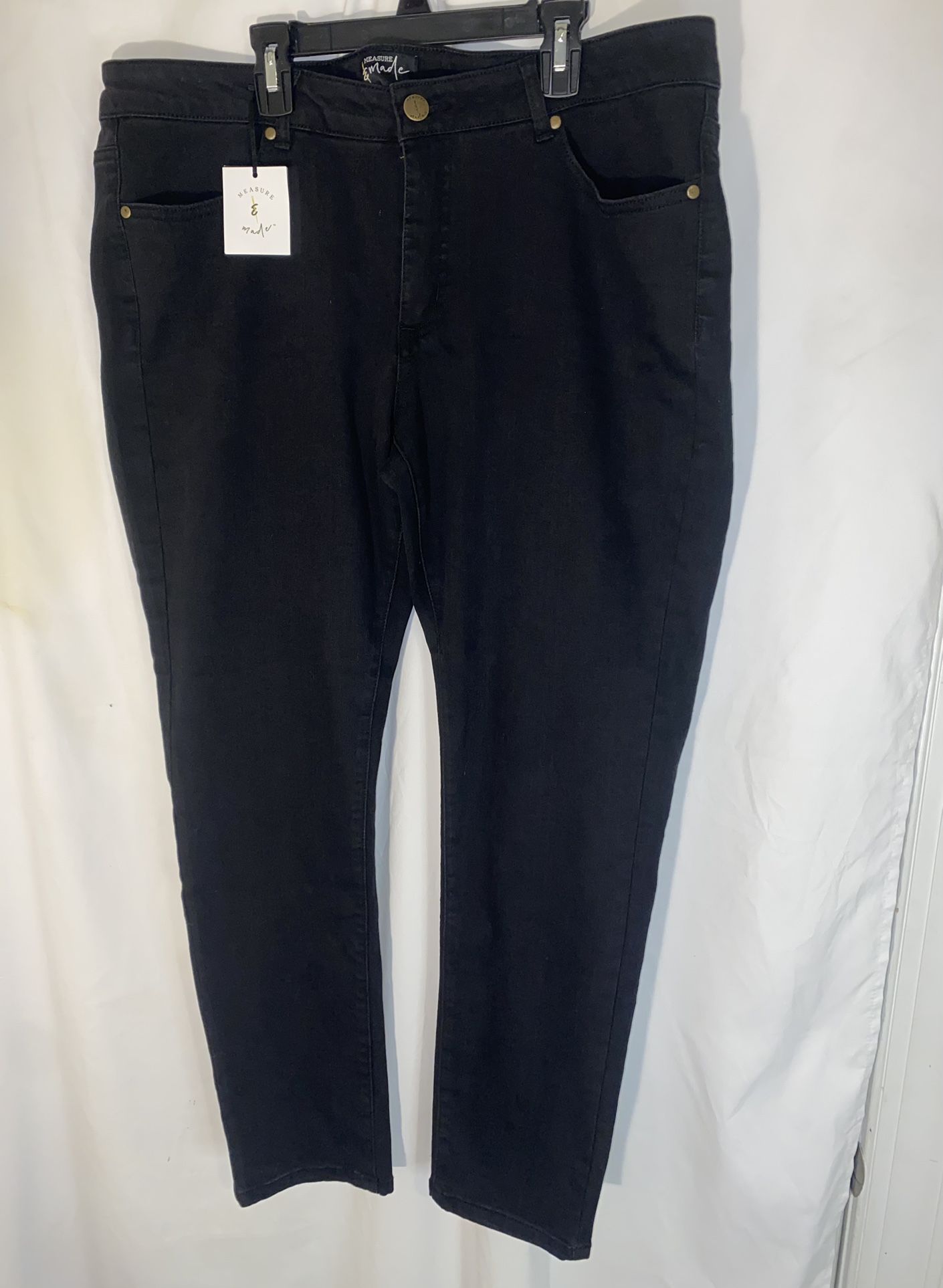 Measure and made Women’s Black Ankle Jeans. Size, 16.1