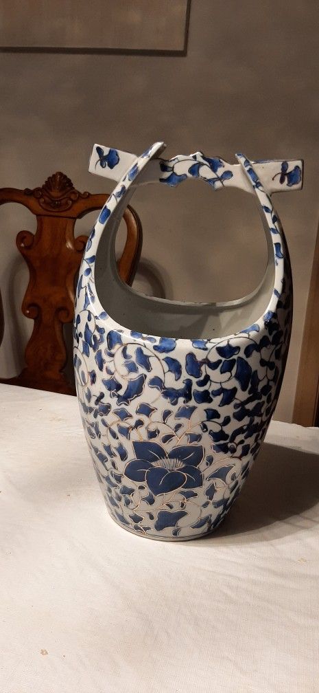 Chinese Blue Gold & White Floral  Wishing Well Vase