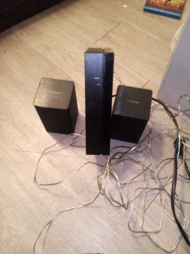 Samsung SWA8000S 80W Wireless Surround Rear Speaker Kit W/ 2 SPEAKERS for Sale in Garden Grove
