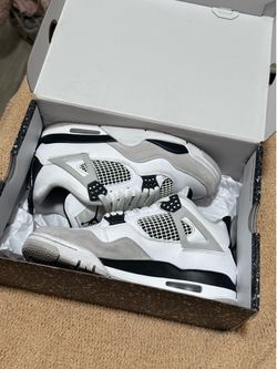 Air Jordan 4 Retro ‘Military Black’