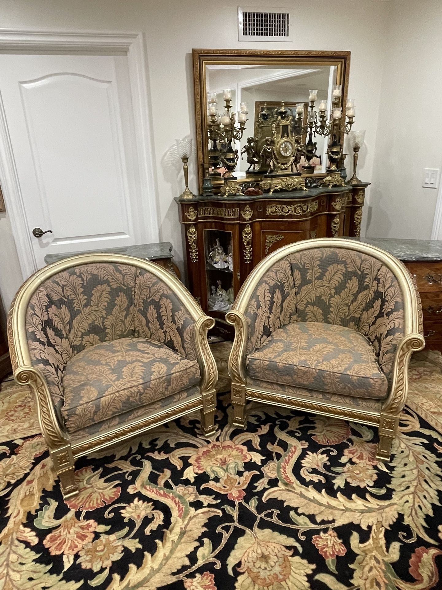 Pair of Gorgeous Italian Lounge Chairs $150 Each🌷