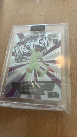 Lamine yamal prodigy numbered card 1/3