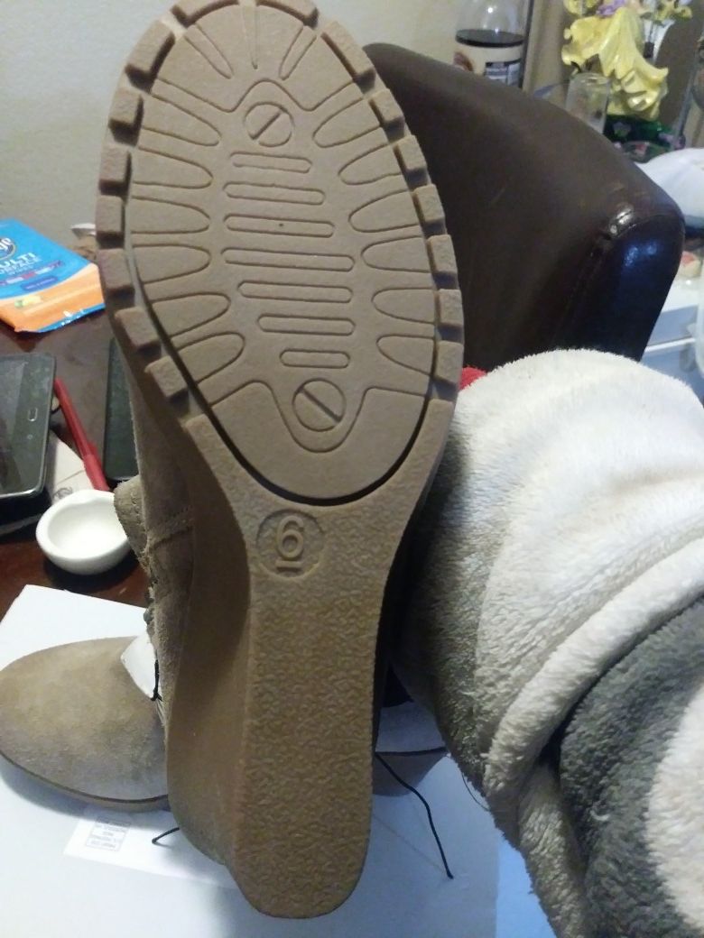 Mountain sole ankle boots