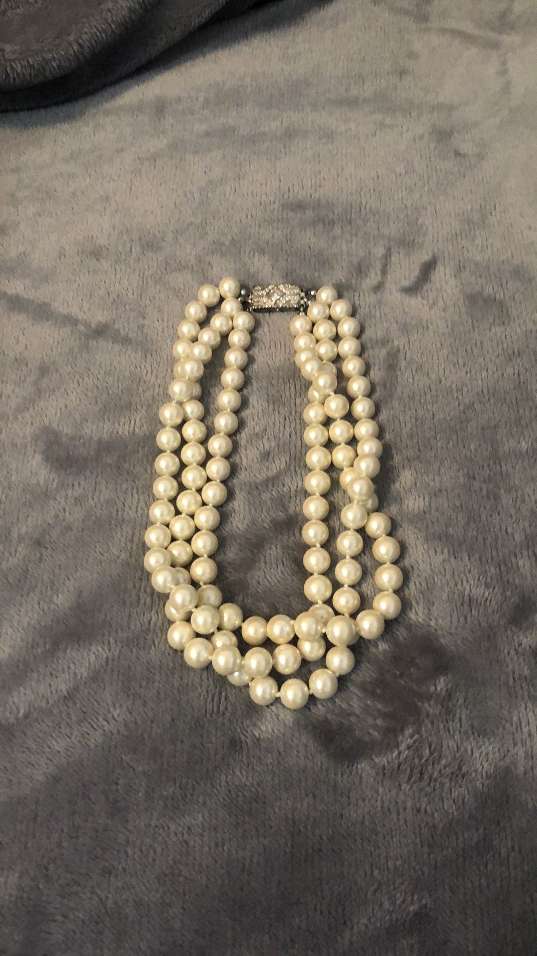 White 3-Strand Classy Pearl Choker Necklace