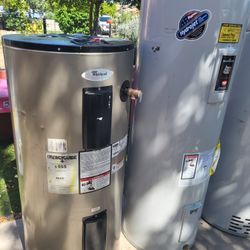 Electric Water Heater 40 Gal In Good Condition And Warranty Works Great 