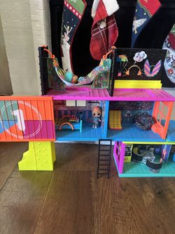 L.O.L clubhouse Doll House