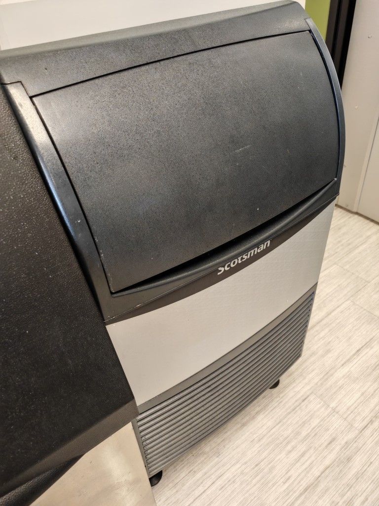 Scotsman UF424A-1 Undercounter Flake Ice Maker