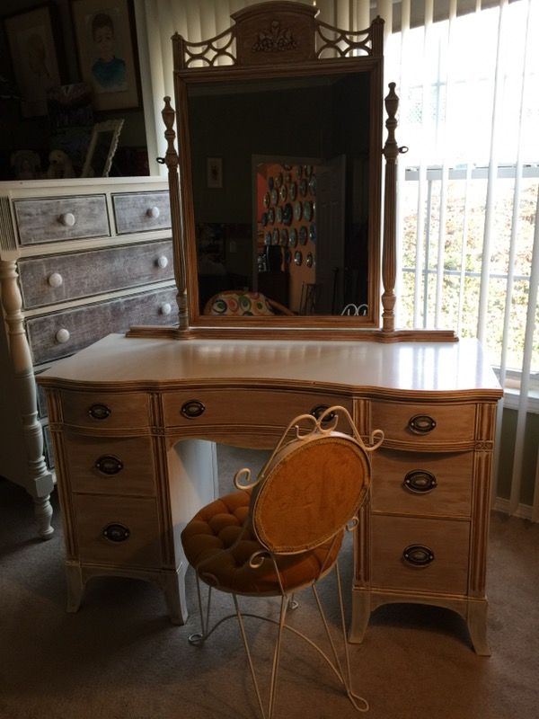 Beautiful Vintage Wood Vanity Or Desk Set By Huntley For In Beautiful Vintage Wood Vanity Or Desk Set By Huntley For In Greer Sc Offerup