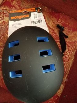 Cool brand new helmet black goosemoon