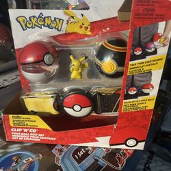 Pokémon Clip ‘N’ Go Belt Set - 2 inch Pikachu Battle Figure Plus Poké and Level Ball Accessories