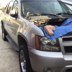 2007 Chevy  Avalanche 4x4 Ran Good But I Took The Motor Out To Rebuild Threw My Back Out Just Want To Sell It