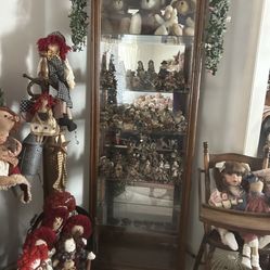 Oak China Cabinet w/glass Shelves