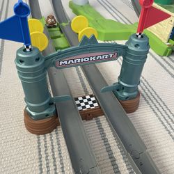Hot Wheels Mario Kart Circuit Lite Track & Two Add-on Tracks