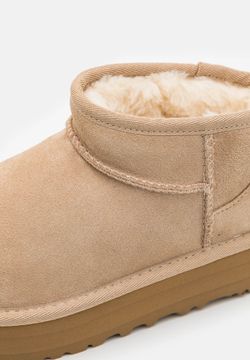 Ugg mini sand color