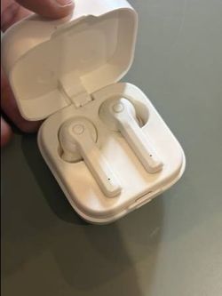 White Wireless Earbuds with Charging Case