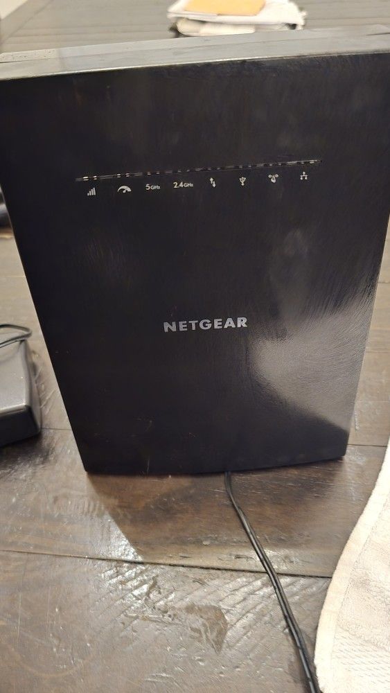 Netgear WiFi Extender. Lightly Used In Very Good Condition. $75.
