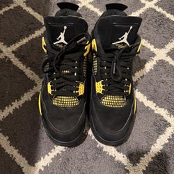 Air Jordan 4 Retro ‘Thunder