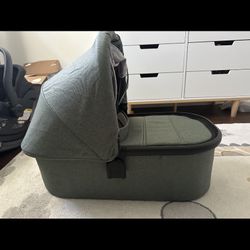 UPPABABY car seat and bassinet for vista2 stroller 