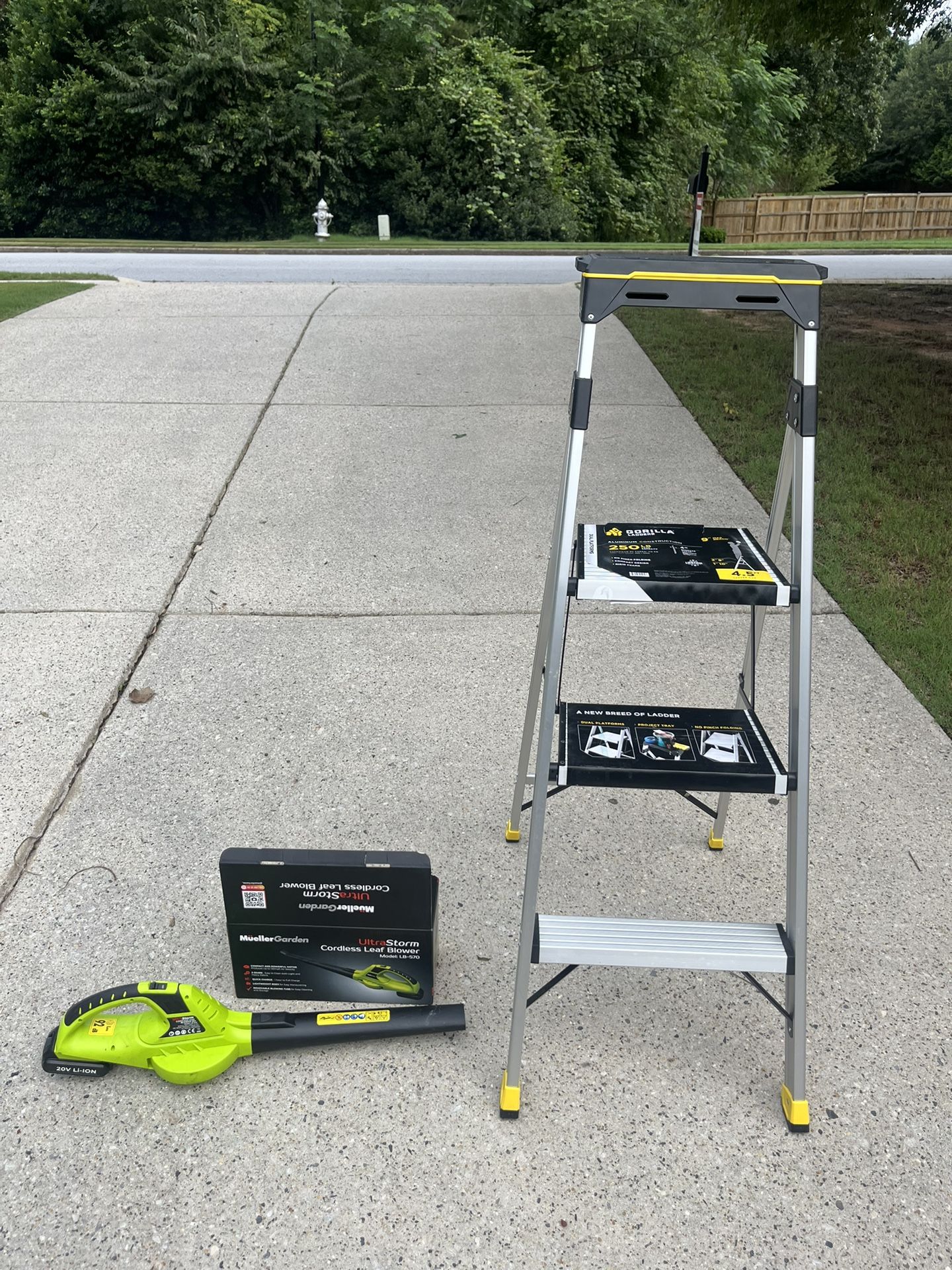 Gorilla 4.5 Ft Ladder + Free Leaf blower