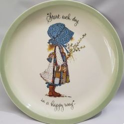 Holly Hobbie. Plate. Collectors Edition. 1972 Vintage. Excellent Condition. Decor. Porch Pickup.