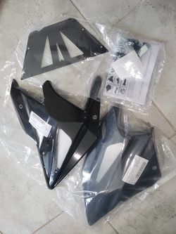 suzuki gsr750 11-16/gsx-s750 15-16 ( black-silver mesh belly pan )