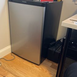 Frigidaire - 4.5 Cu. Ft. Mini Fridge with Top Freezer - Silver & Black