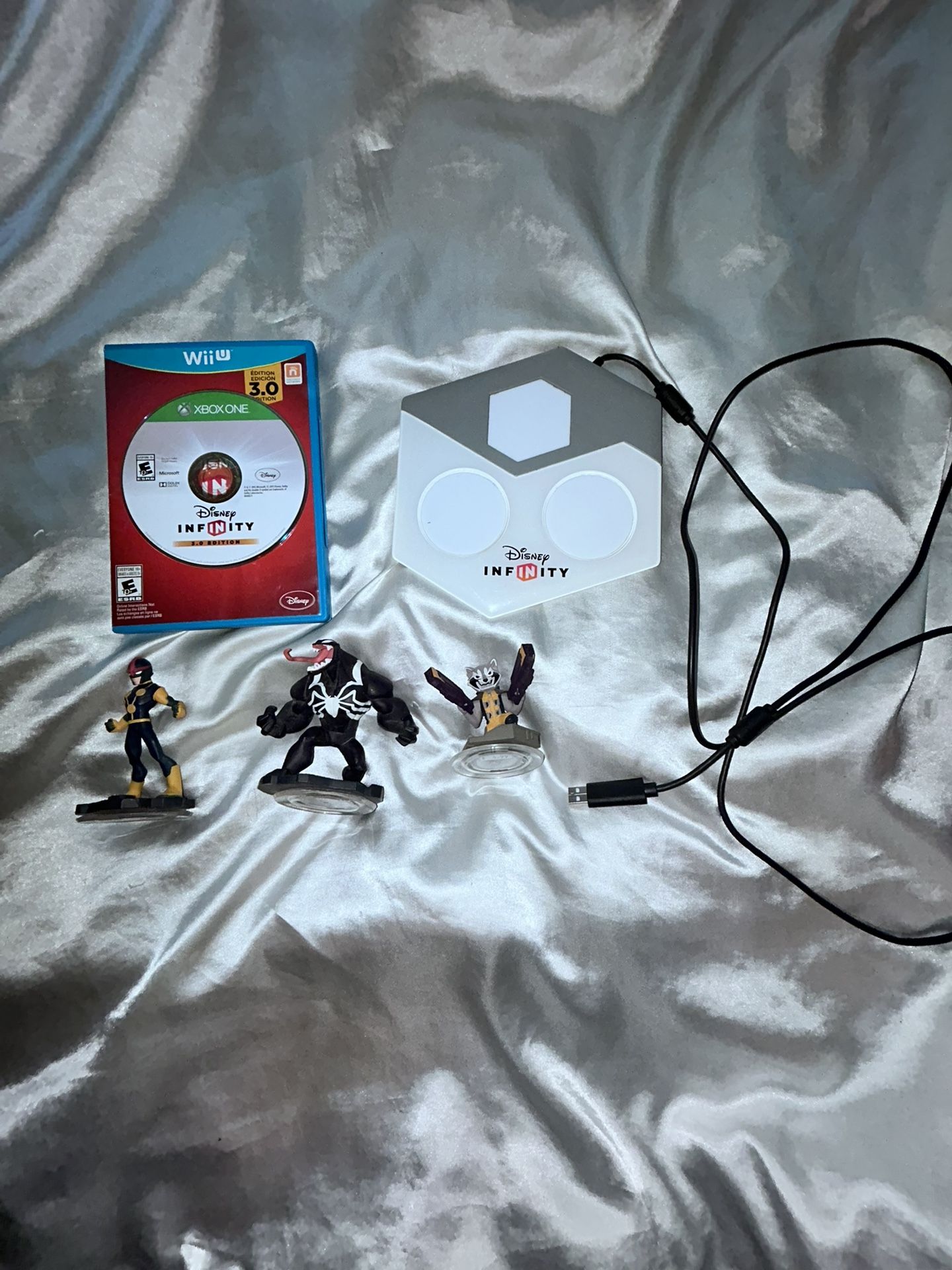 Disney Infinity 3.0 set of 3 Characters and Portal Base **LOCAL PICK UP ONLY** WILLING TO NEGOTIATE **