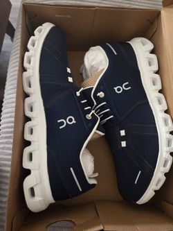 Midnight | White
Men'sCloud 6 size 11.5