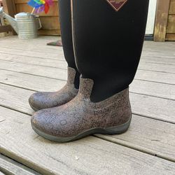 Ladies muck Boots - Size 7
