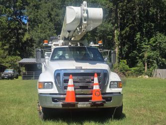 2013  Bucket Truck