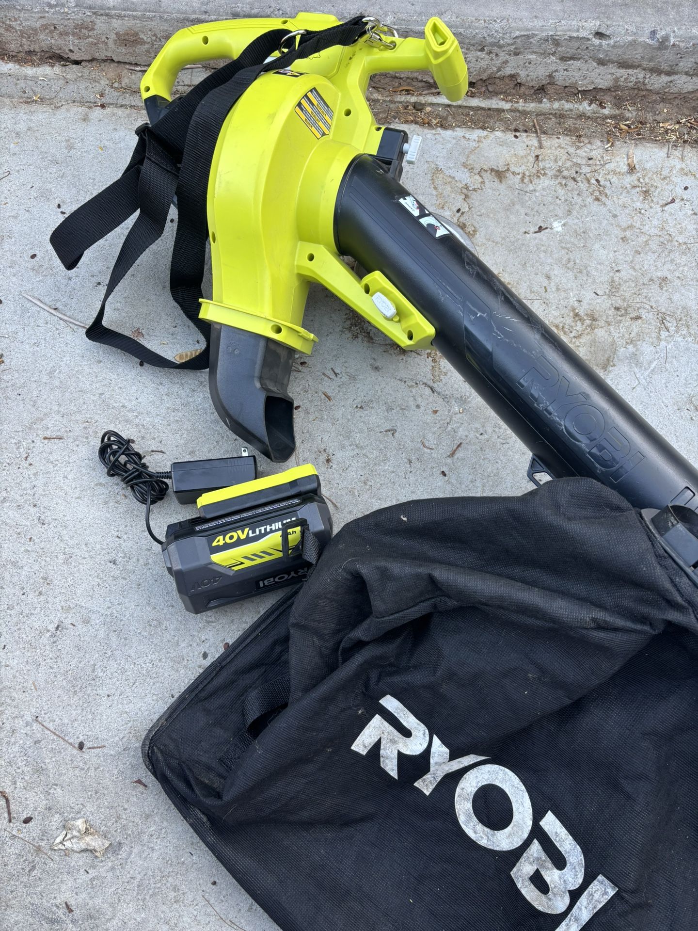 RYOBI 40V Vac Attack Cordless Leaf Vacuum/Mulcher with Ah