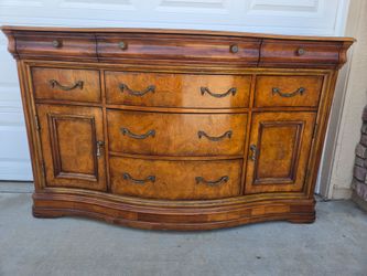 Dresser ir sideboard