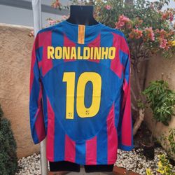 Barcelona Home Ronaldinho Retro Soccer Jersey 2006