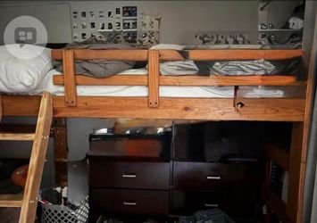 Solid triple bunk bed