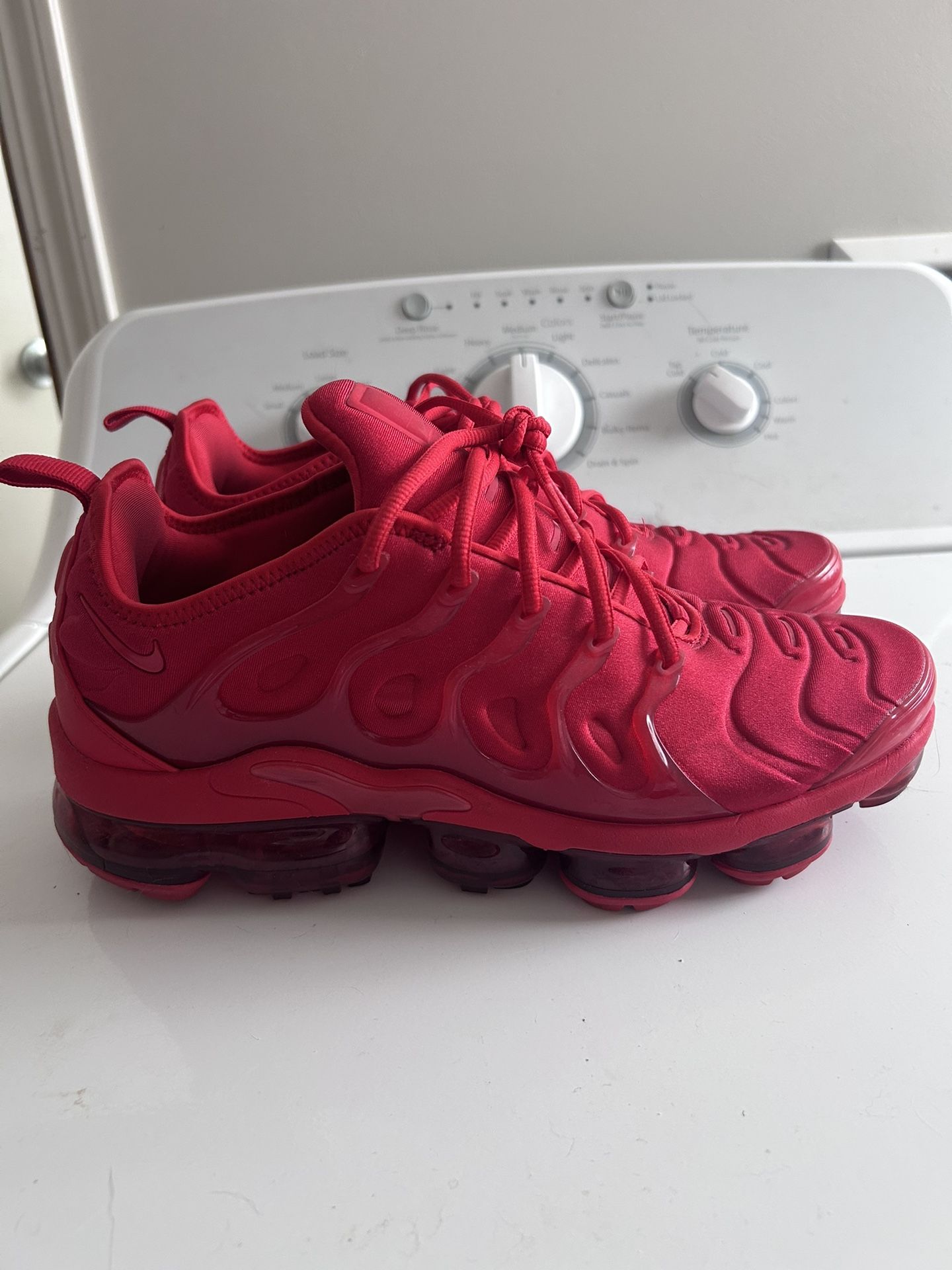 Air VaporMax Plus ‘triple Red’