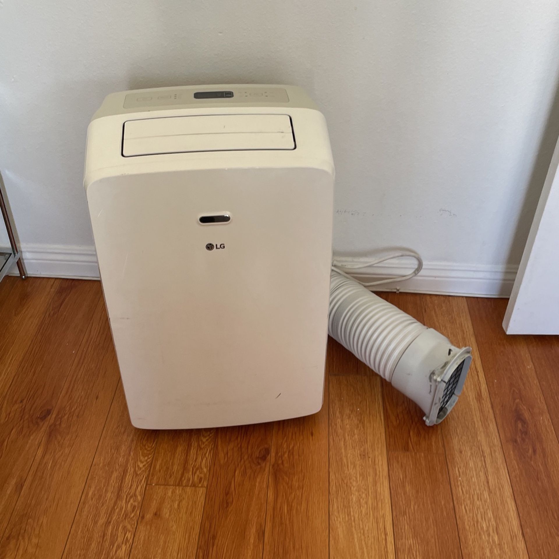 Portable Air Conditioner With Dehumidifier Function - LG